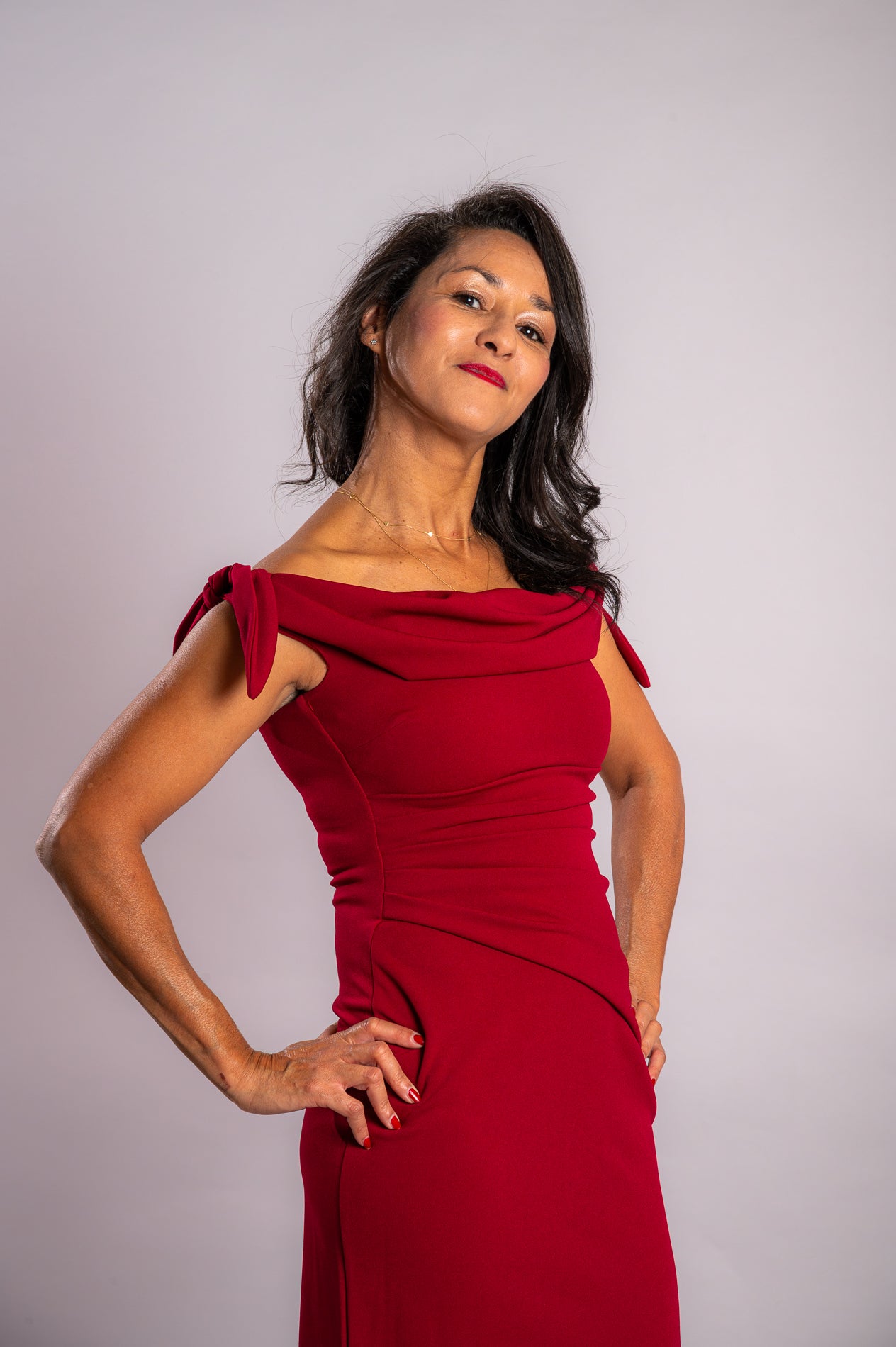 Robe avec nœud sur les épaules