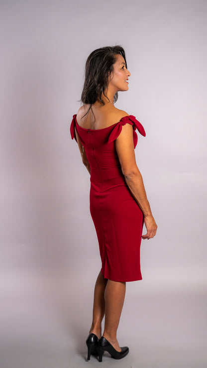 Robe avec nœud sur les épaules